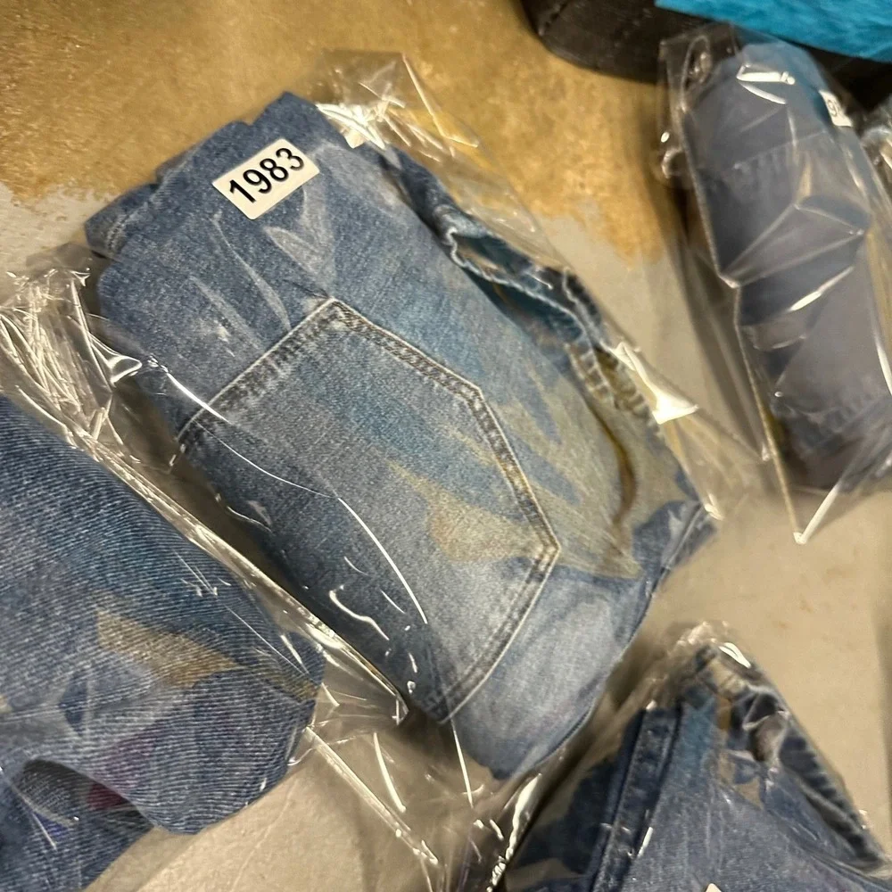 J Crew Jeans Mens 32x30 Straight Leg Blue Denim Distressed Medium‎ Wash